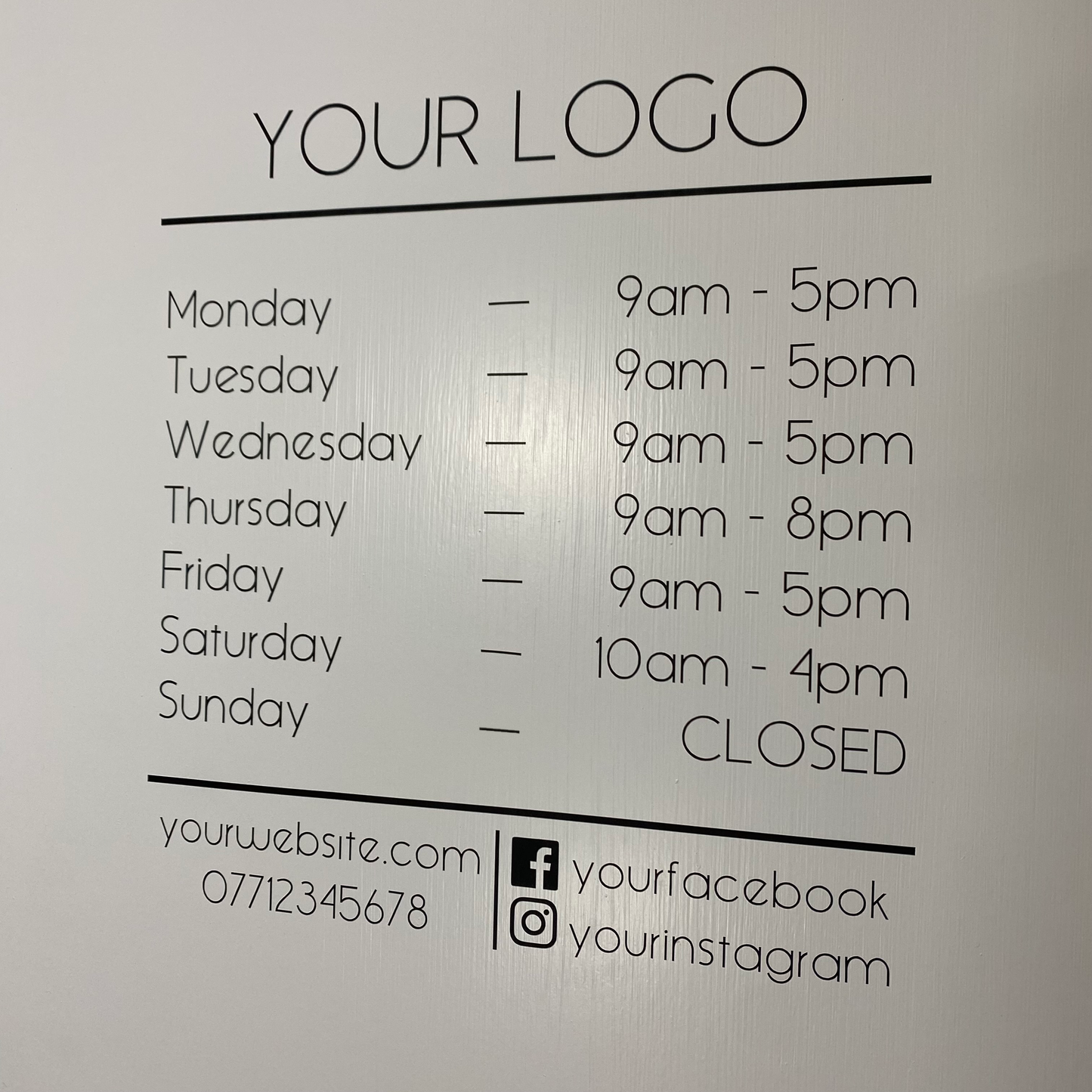 Horario de apertura con logotipo de empresa